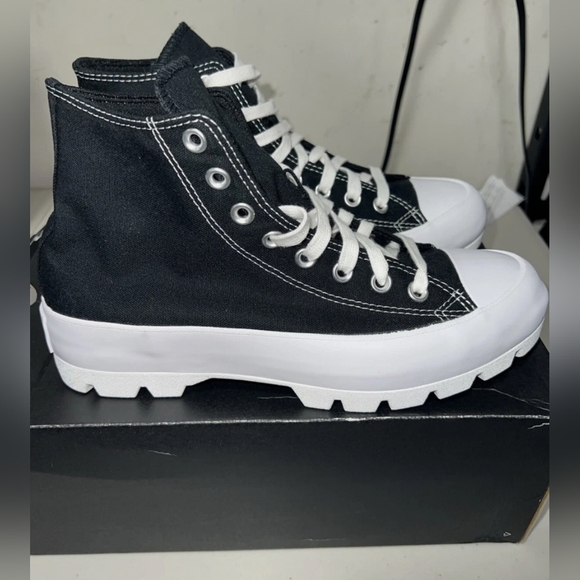 Converse Chuck Taylor All Star High Lugged 'Black' Sneakers Size 8 Like New/Box - Picture 6 of 11